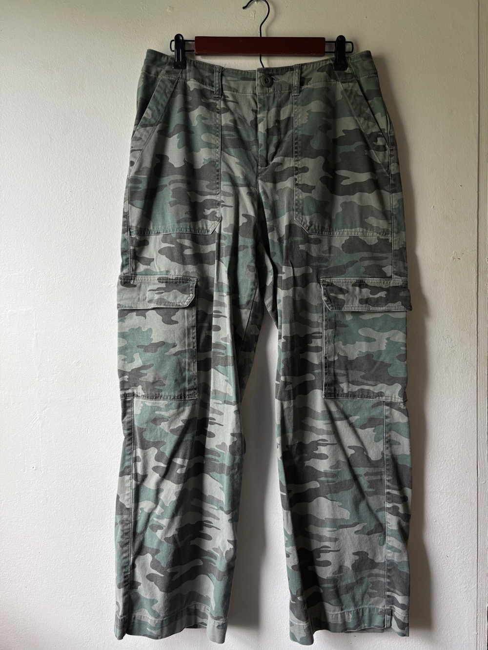 Universal Thread Women's Straight Leg Camo Utility Pants - Green/Gray